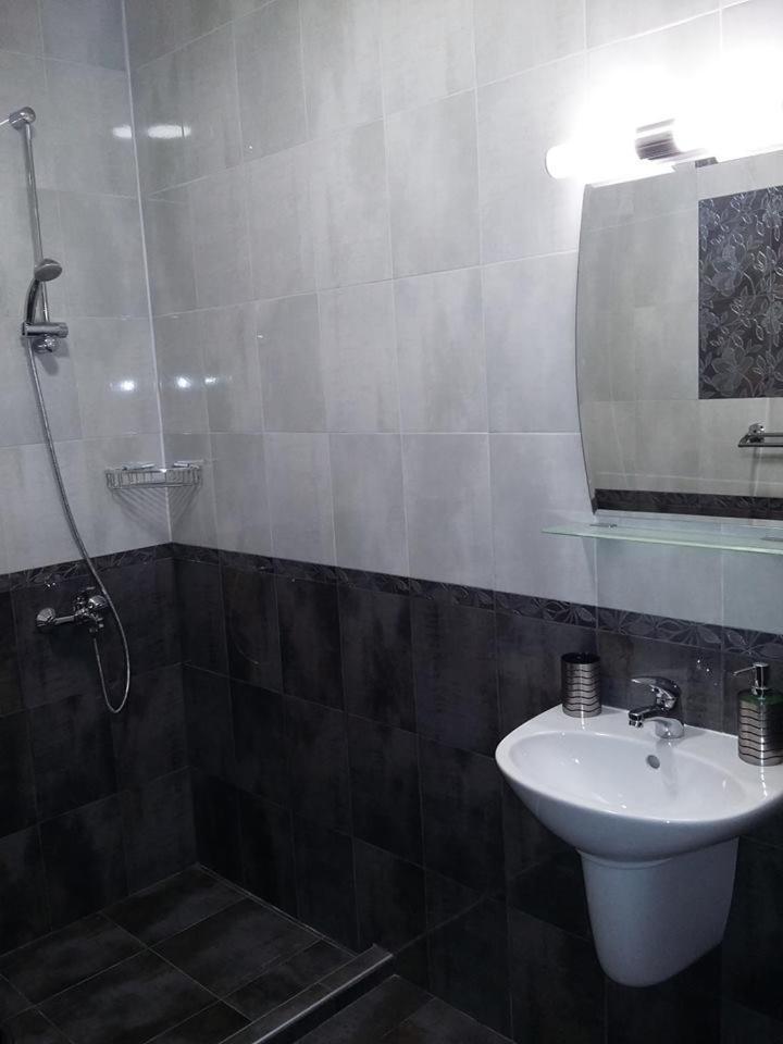Guest House Ideal Saparewa Banja Zewnętrze zdjęcie